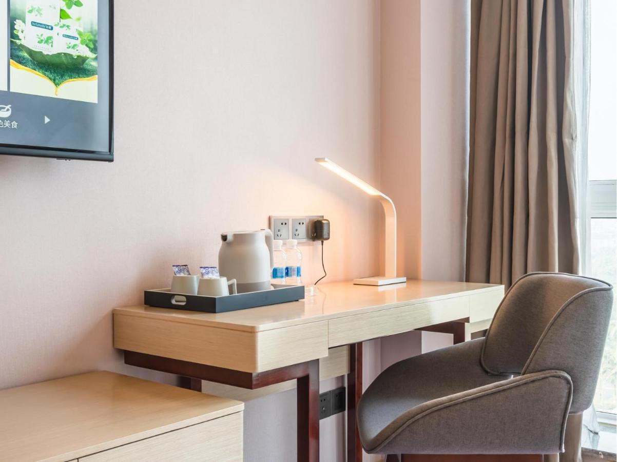 Lavande Hotel Luzhou Wanda Plaza Southwest Commercial City Exterior photo